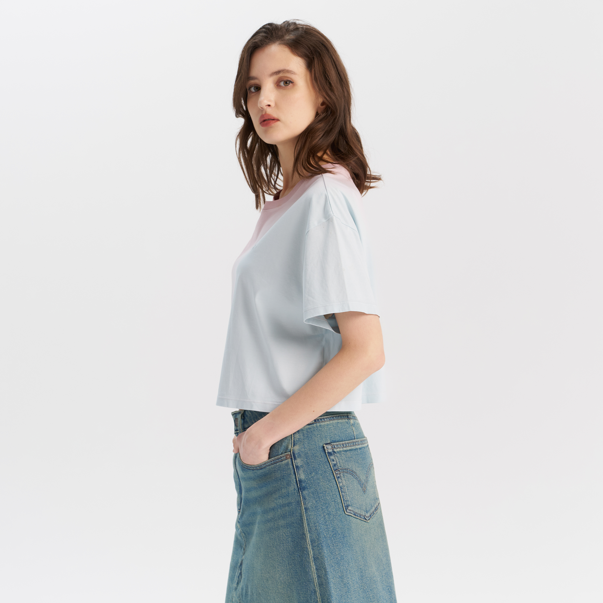 Levi's? Women's Crew Neck Gradient Embroidered Logo Short Sleeve Tee - 图片 3