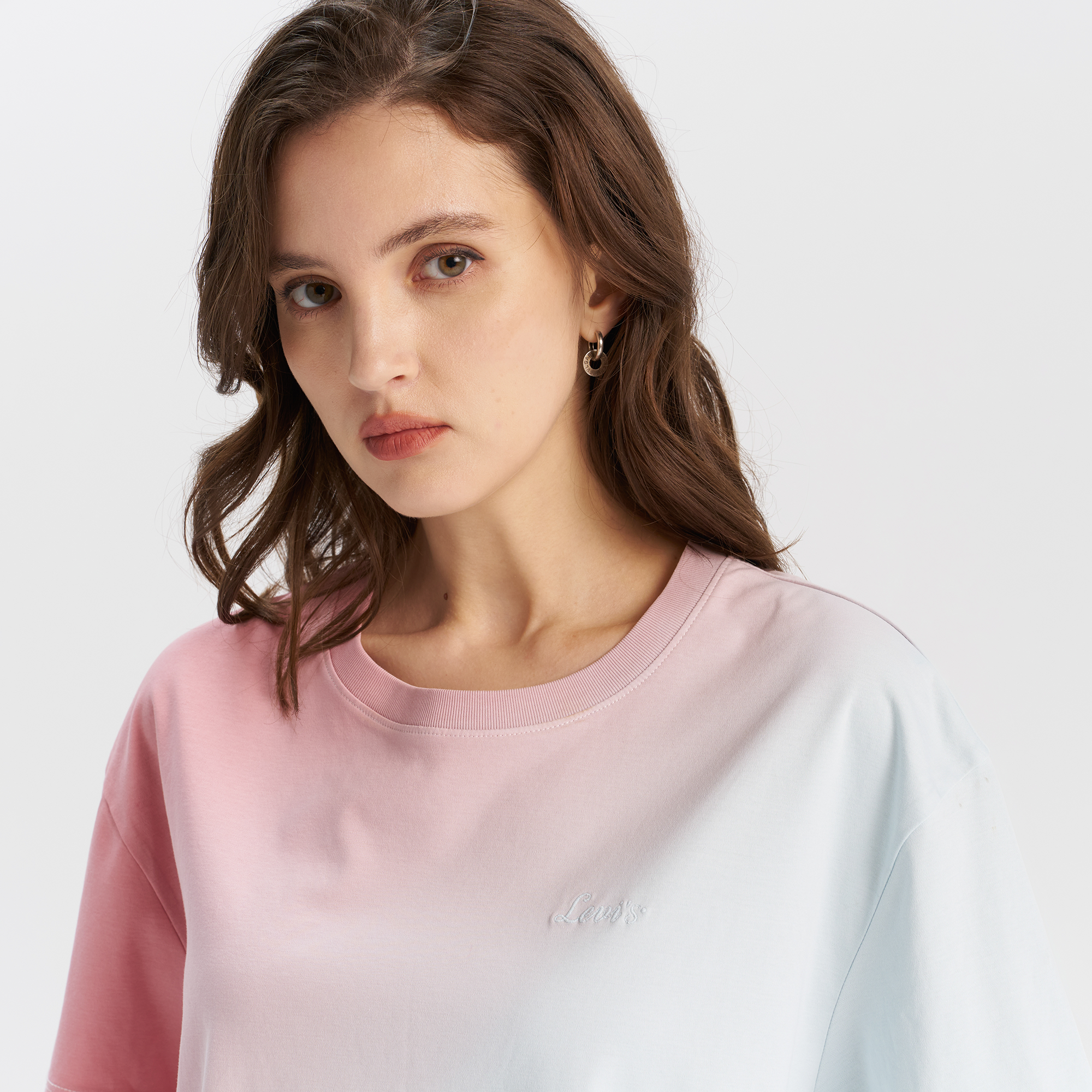 Levi's? Women's Crew Neck Gradient Embroidered Logo Short Sleeve Tee - 图片 5