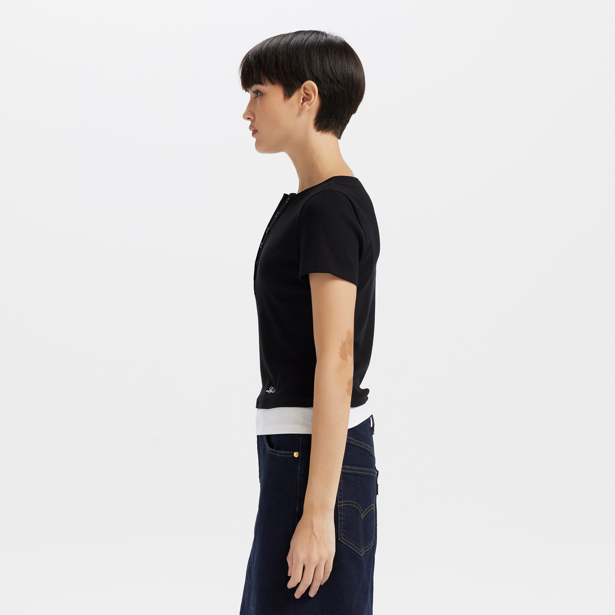 Levi's? Women's V-Neck Short Sleeve Logo Tee - 图片 5