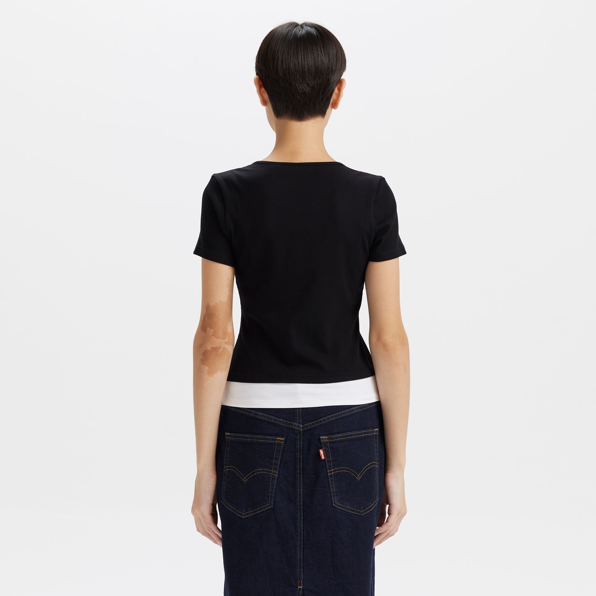 Levi's? Women's V-Neck Short Sleeve Logo Tee - 图片 2