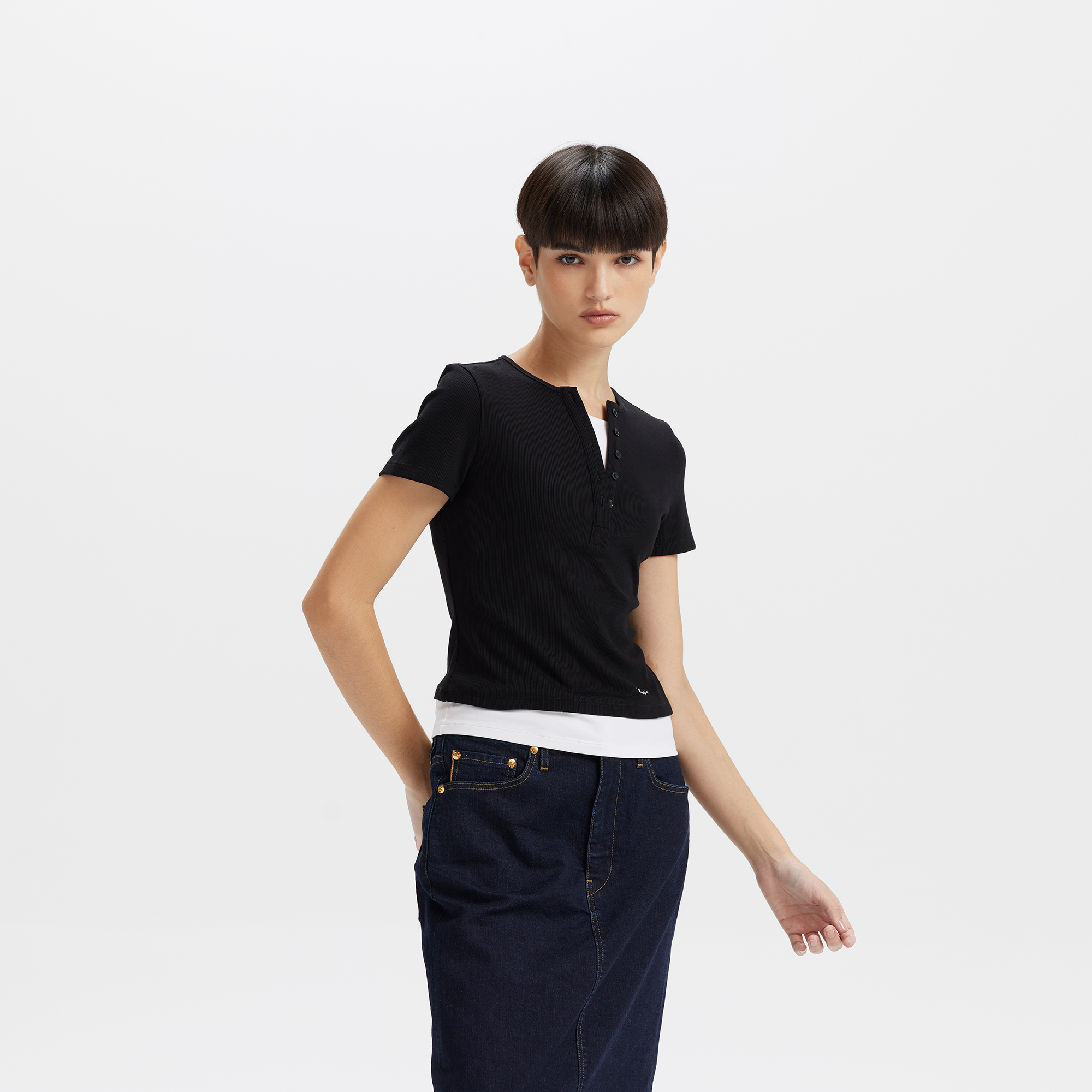 Levi's? Women's V-Neck Short Sleeve Logo Tee - 图片 3