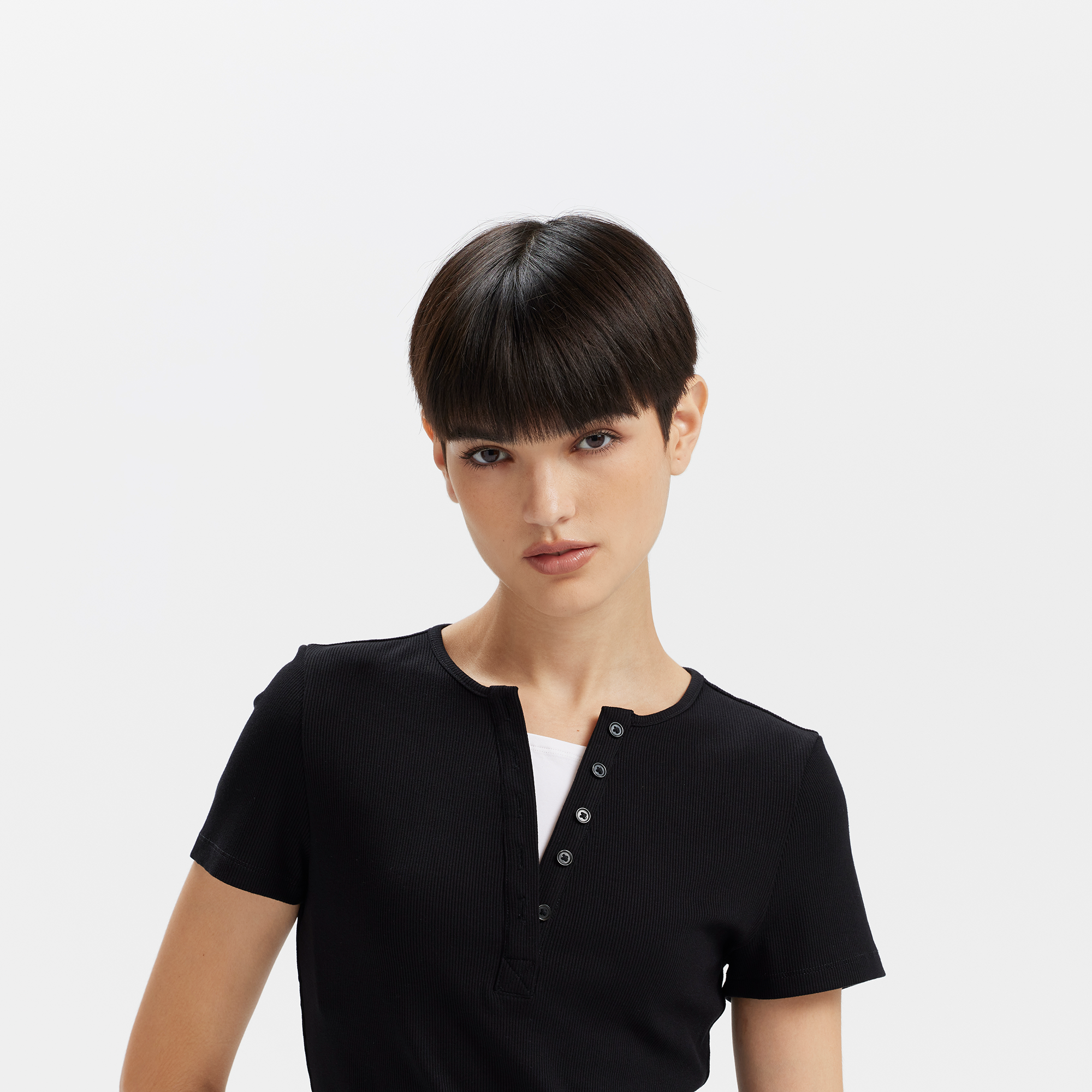 Levi's? Women's V-Neck Short Sleeve Logo Tee - 图片 4