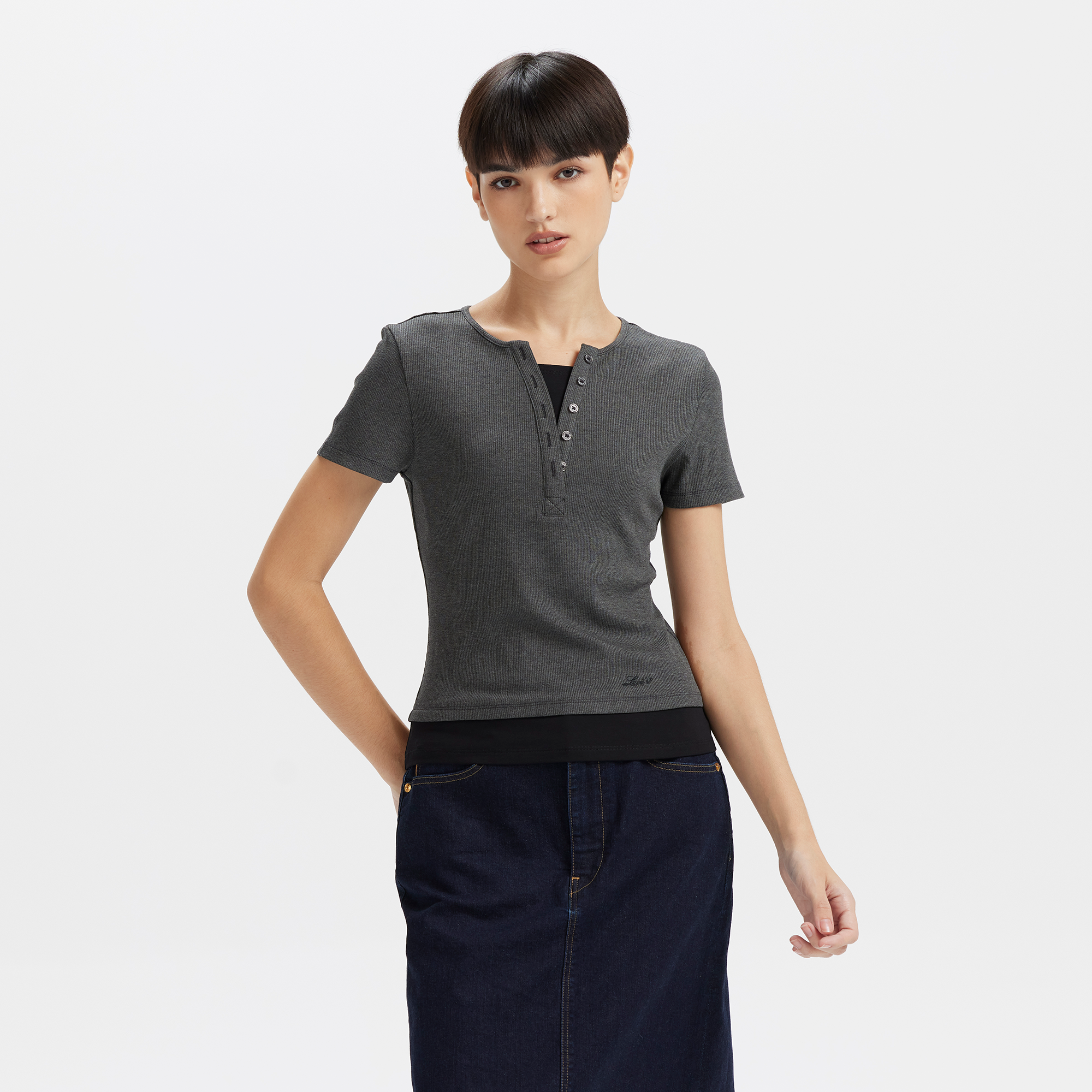 Levi's? Women's V-Neck Short Sleeve Logo Tee - 图片 3