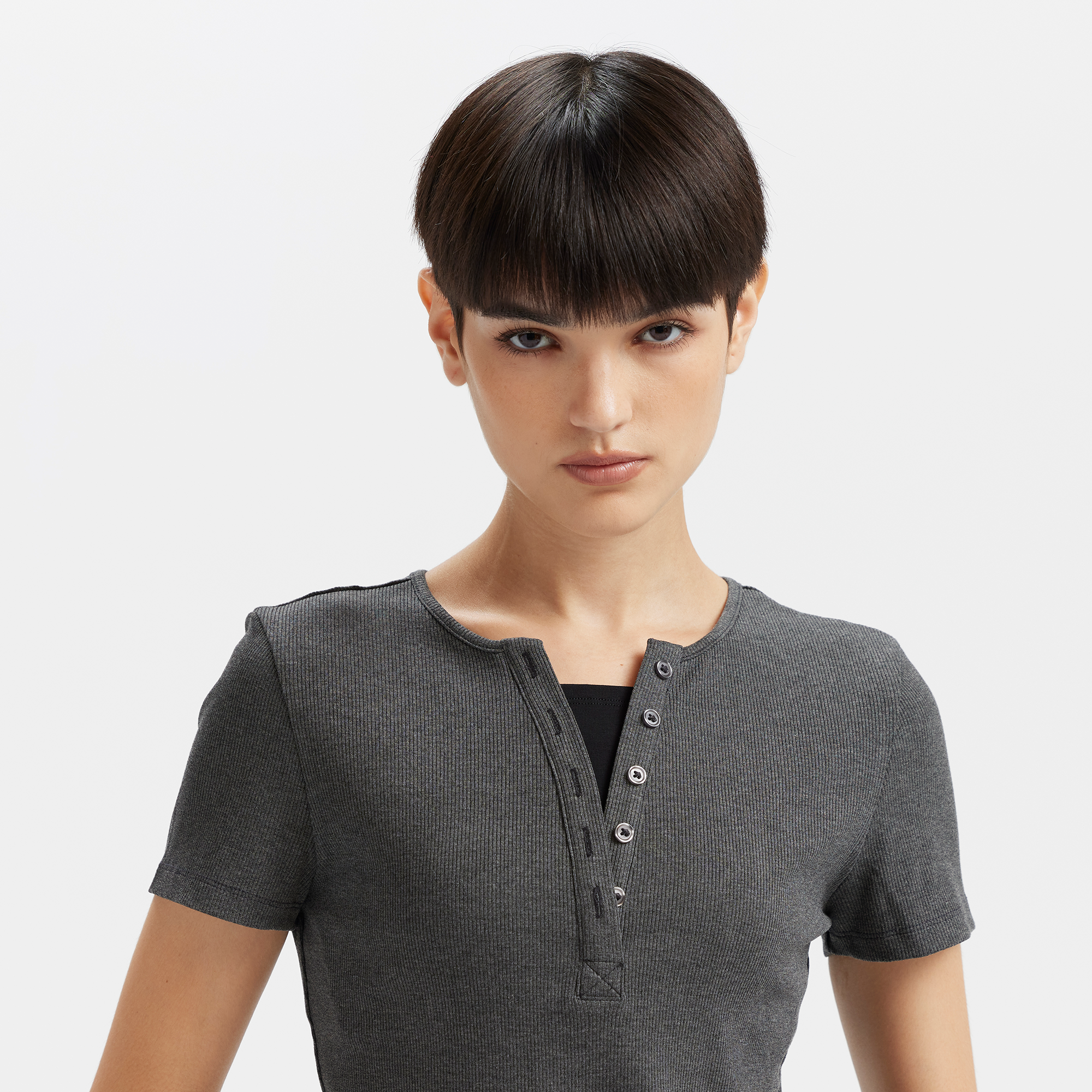 Levi's? Women's V-Neck Short Sleeve Logo Tee - 图片 4