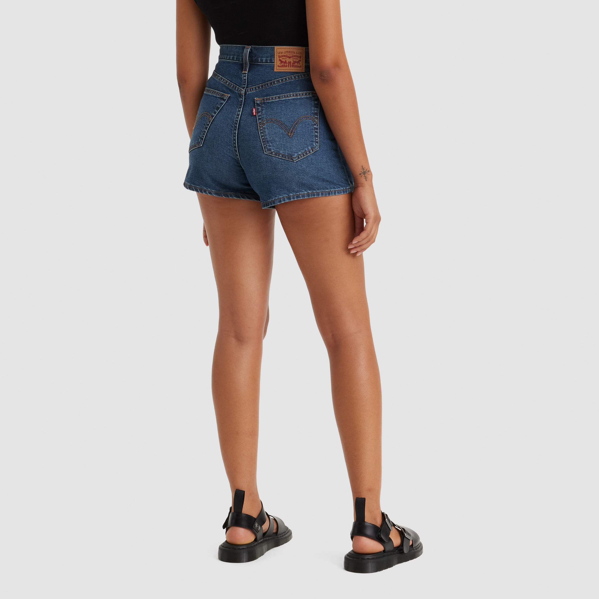Levi's® Women's High-Waisted Mom Shorts - 图片 2