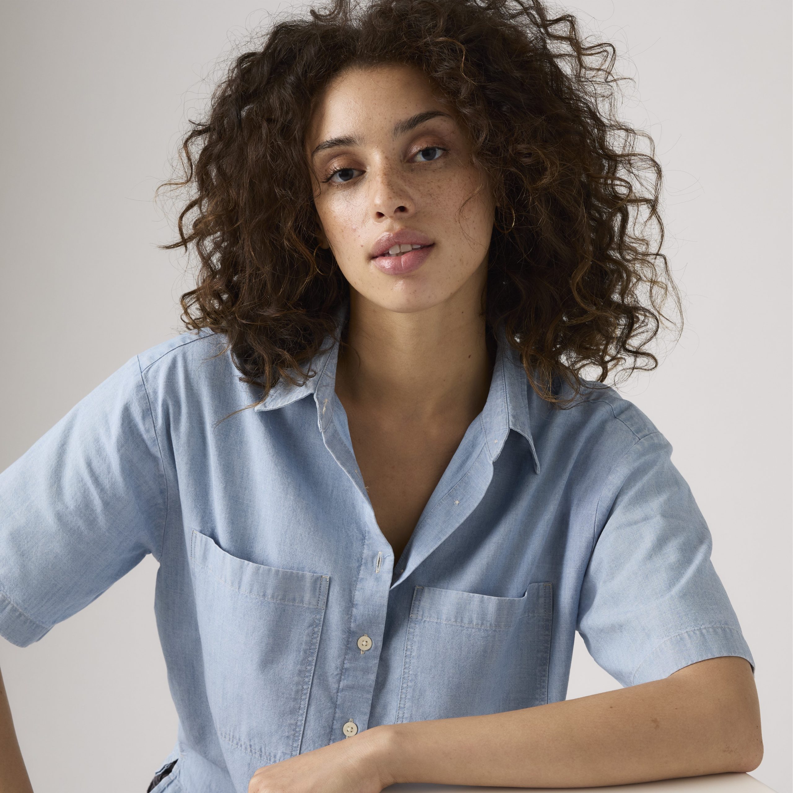 Levi's® Women's Harlie Short-Sleeve Cropped Shirt - 图片 2