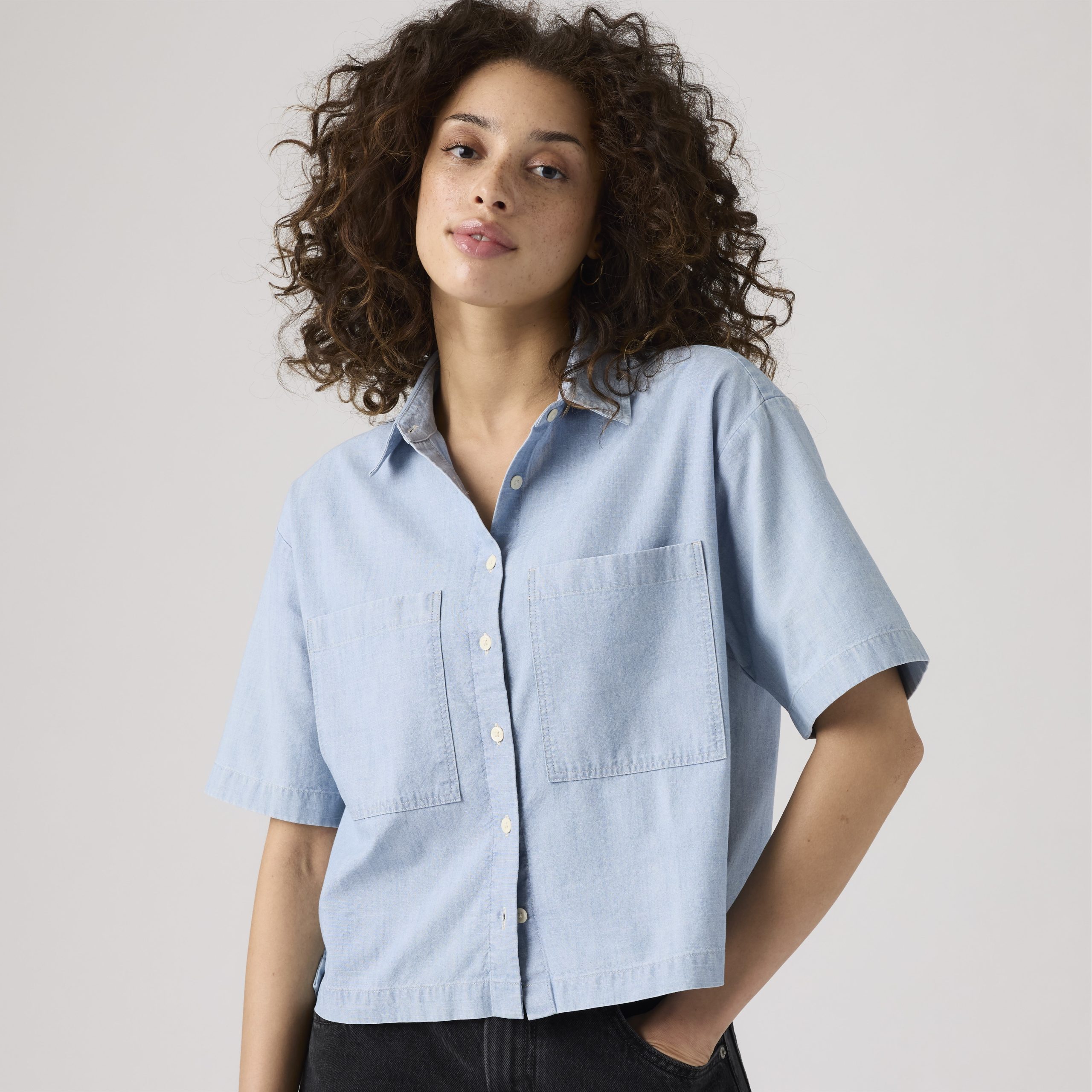 Levi's® Women's Harlie Short-Sleeve Cropped Shirt - 图片 3