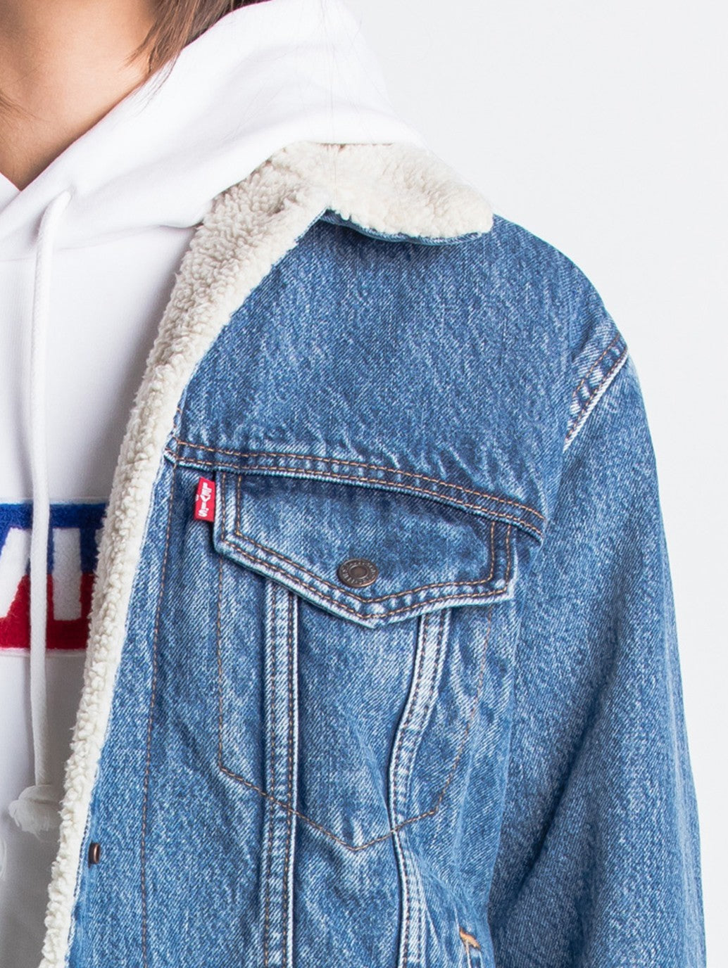 Levi's? Women's Sherpa Ex-Boyfriend Trucker Jacket - 图片 7