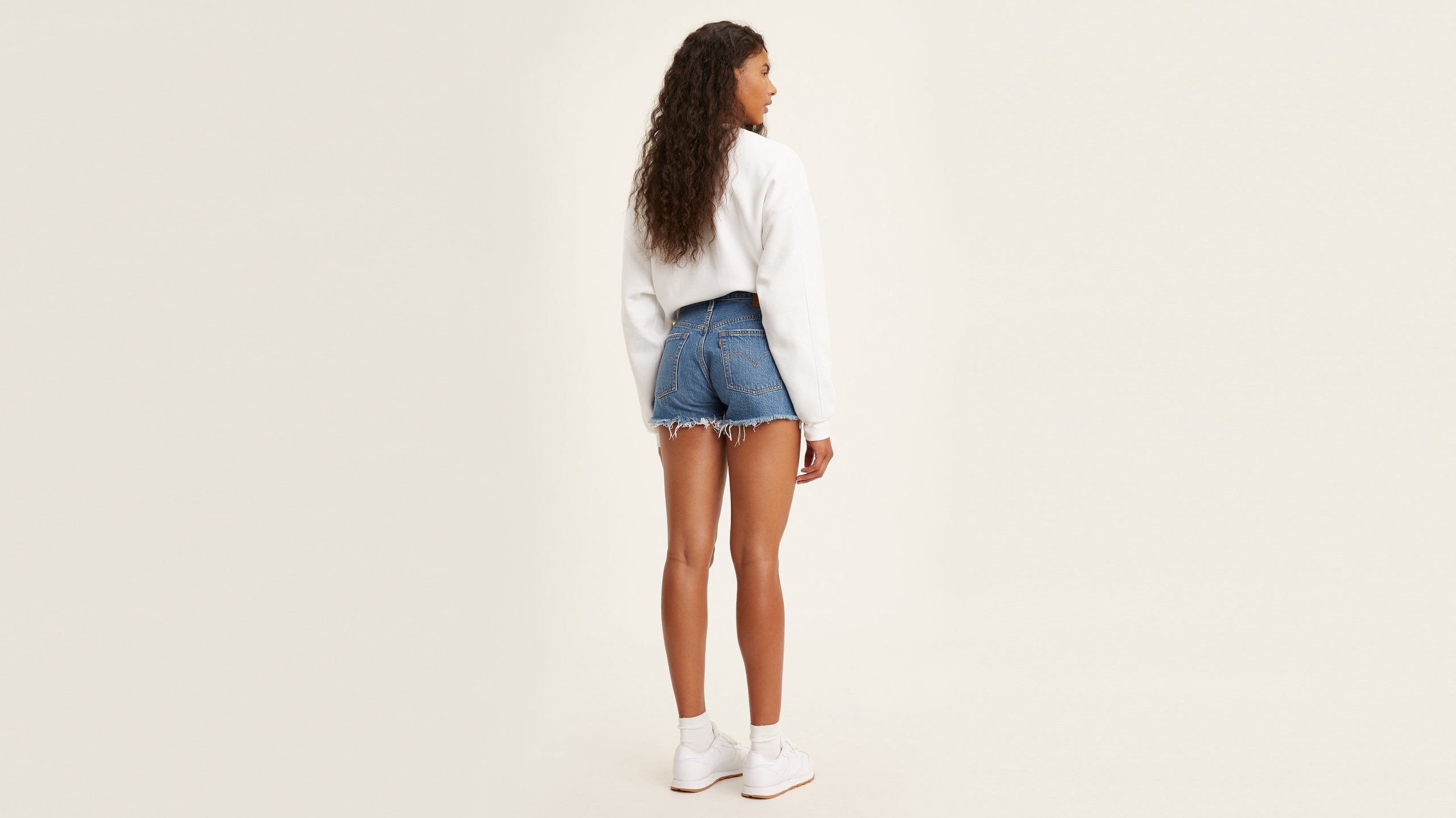 Levi's® Women's 501® Original High Rise Jean Shorts - 图片 2