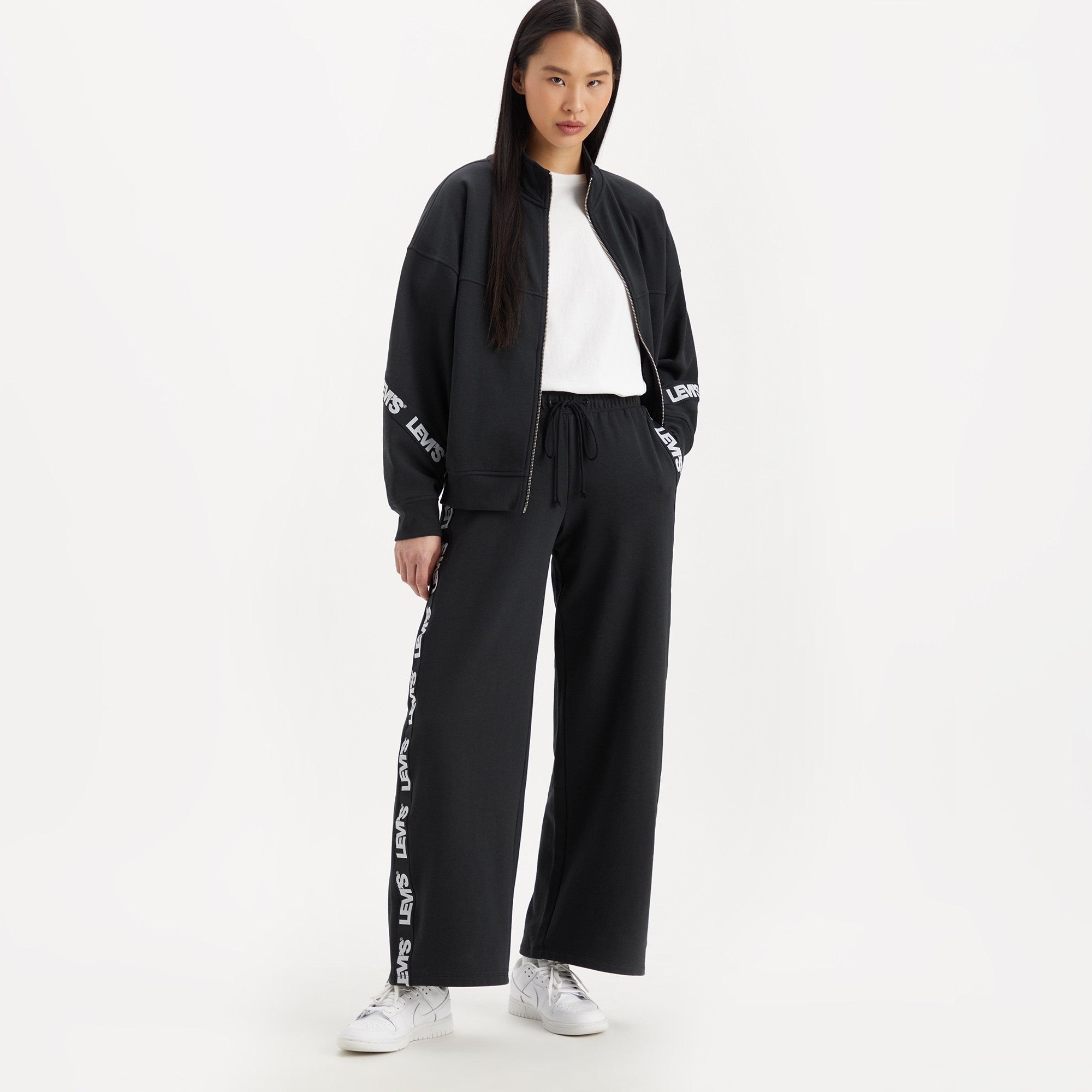 Levi's? Women's Graphic Low Rider Sweatpants - 图片 2